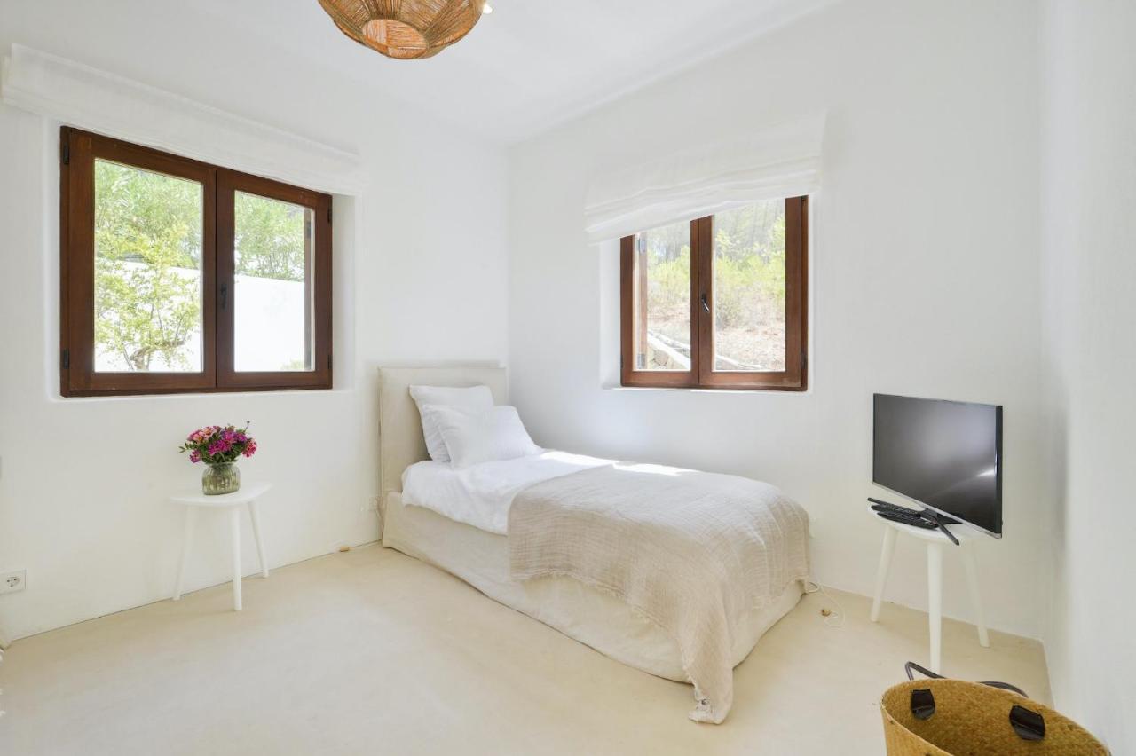 Blakstad: Tranquil Ibiza Retreat Near San Rafael *