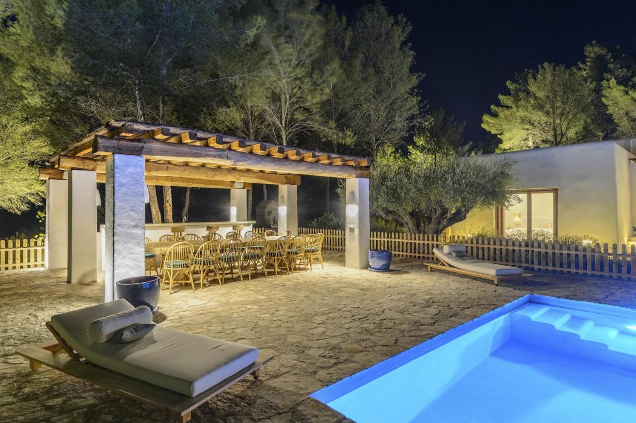 Blakstad: Tranquil Ibiza Retreat Near San Rafael Villa *