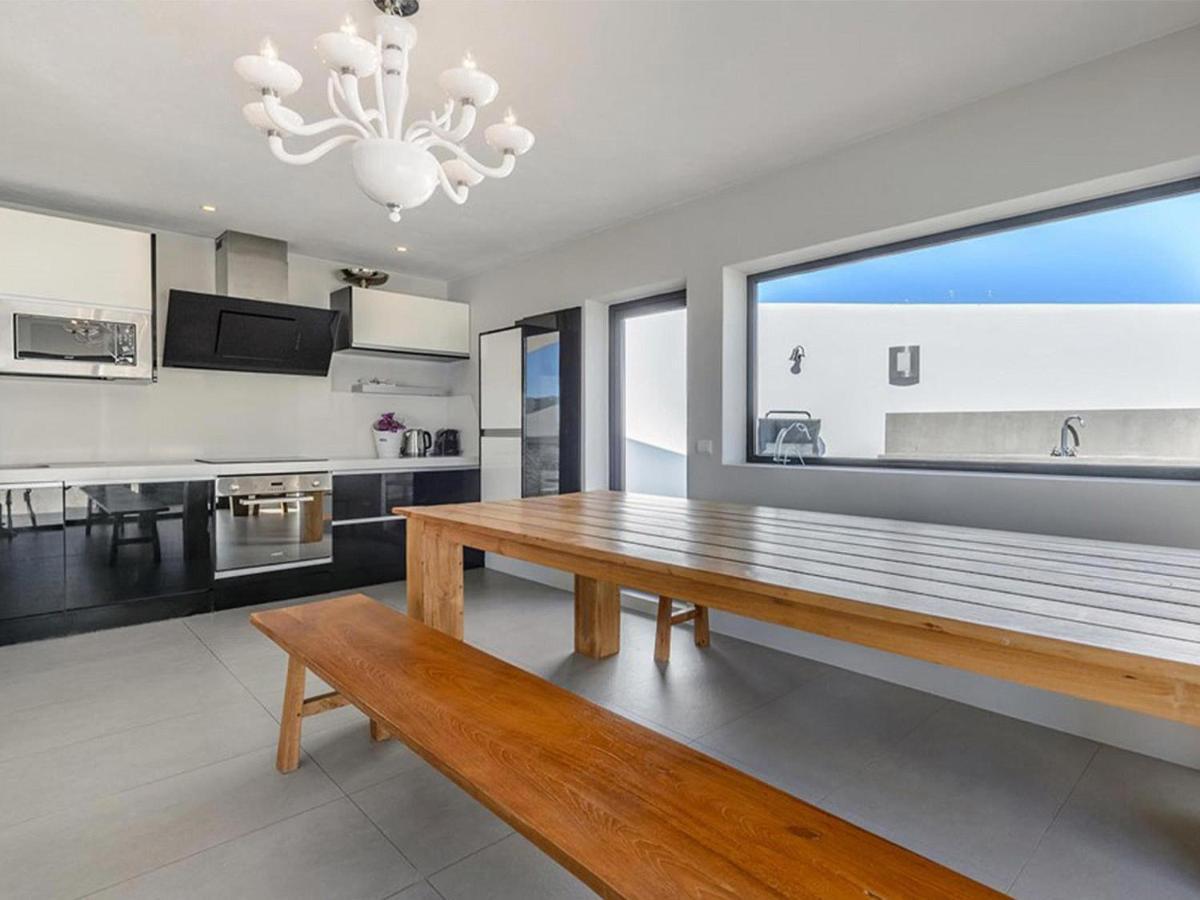 Modern With Sea Views Ferienhaus *