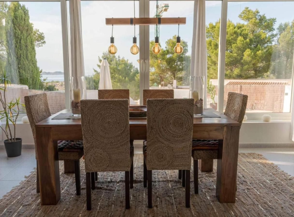 En Cala Vadella Familias Y Parejas Villa San José