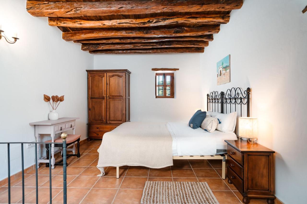 Villa 7 Bedroom With Pool - 5mins Walk To Cala Llonga - Ramon *