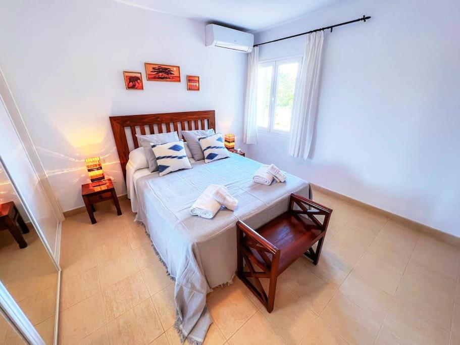 Bonita Casa Con Piscina Privada Y Amplio Jardin *