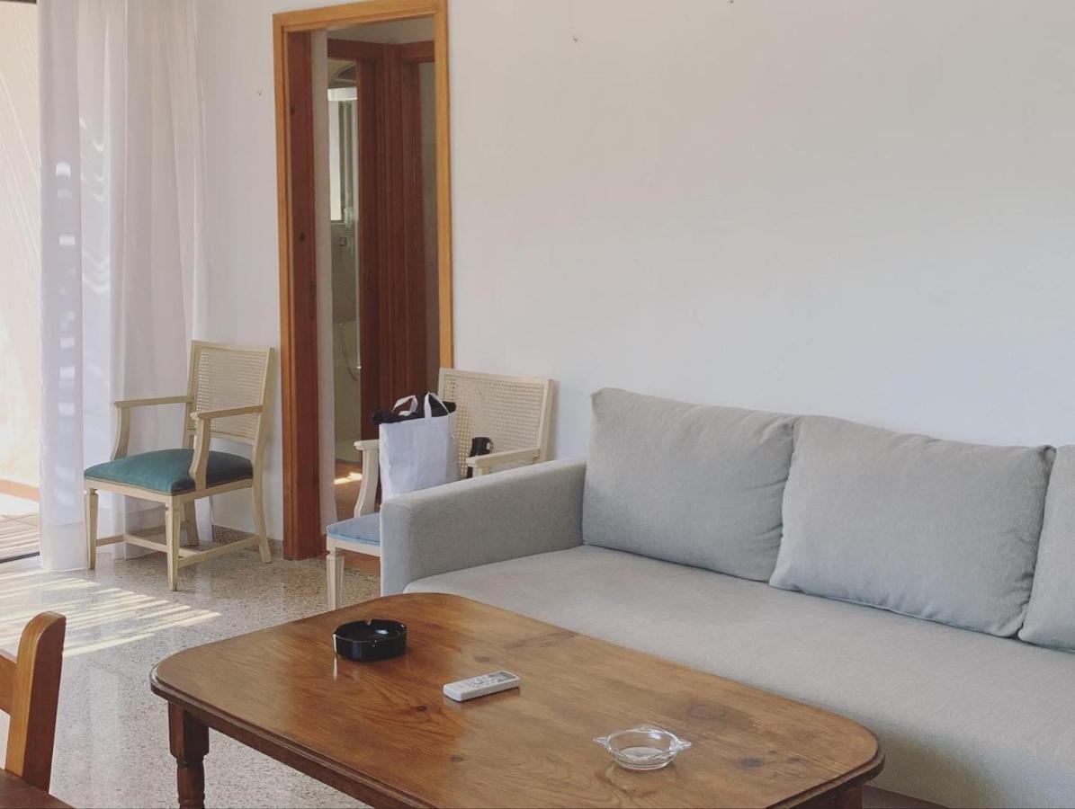 Robles En Playa Den Bossa Con Piscina Privada Sant Jordi de ses Salines
