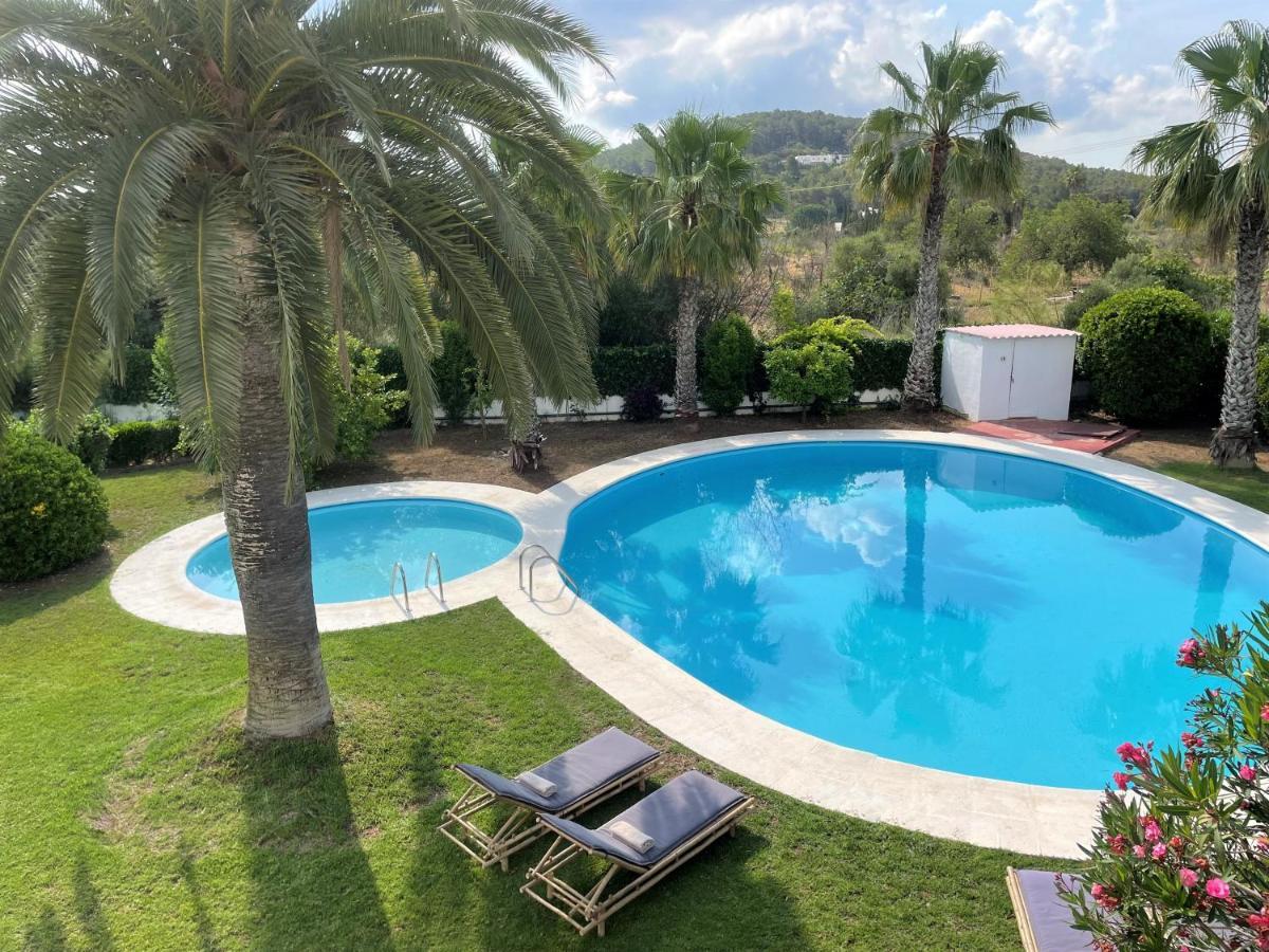 Villa Authentic With Amazing Pool
