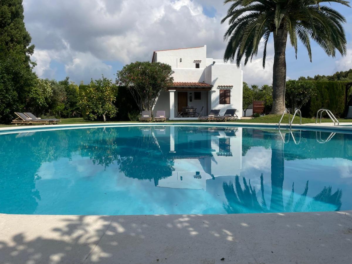 Authentic With Amazing Pool *