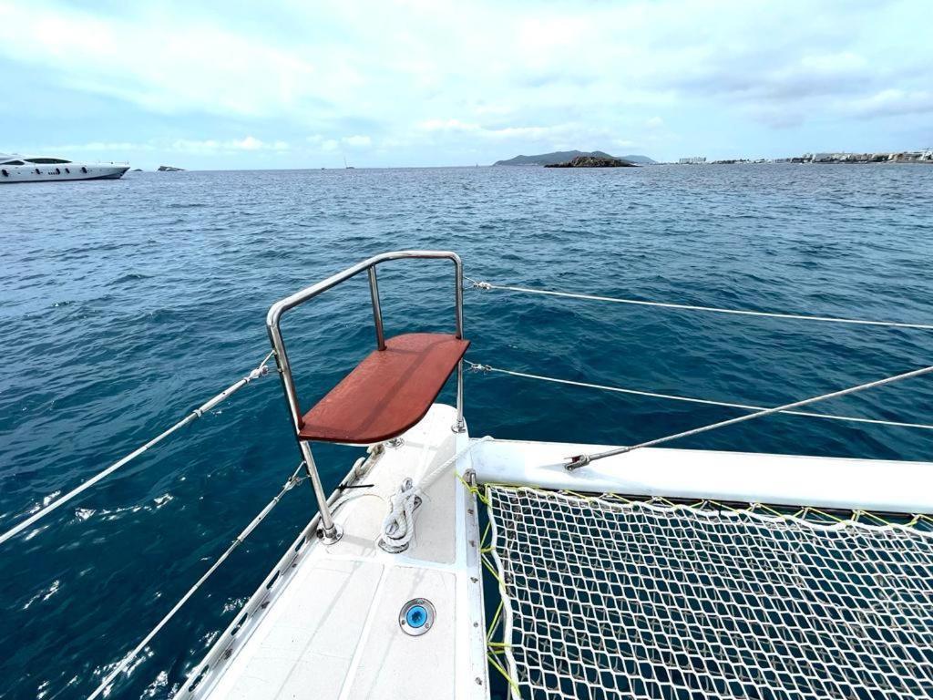 Botel Catamaran Tagomago 50