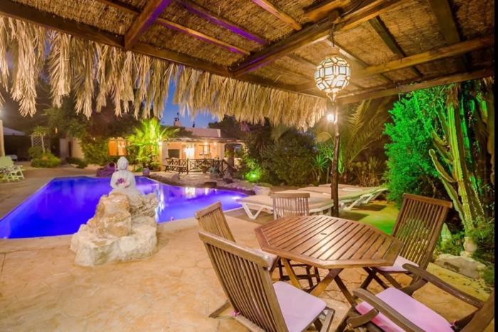 De Montana Gran Piscina Holiday home