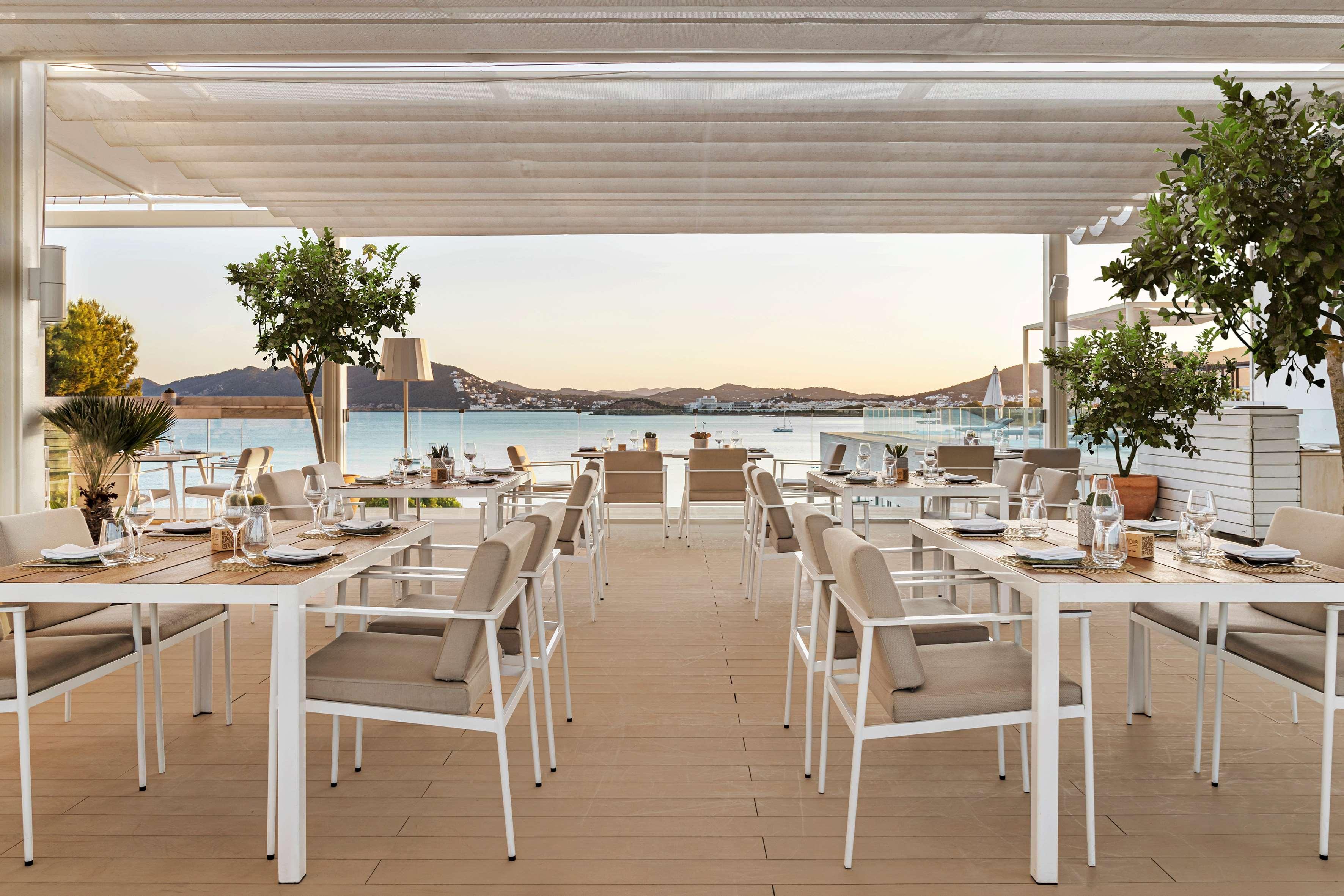Me Ibiza - The Leading Of The World 5* Santa Eularia des Riu