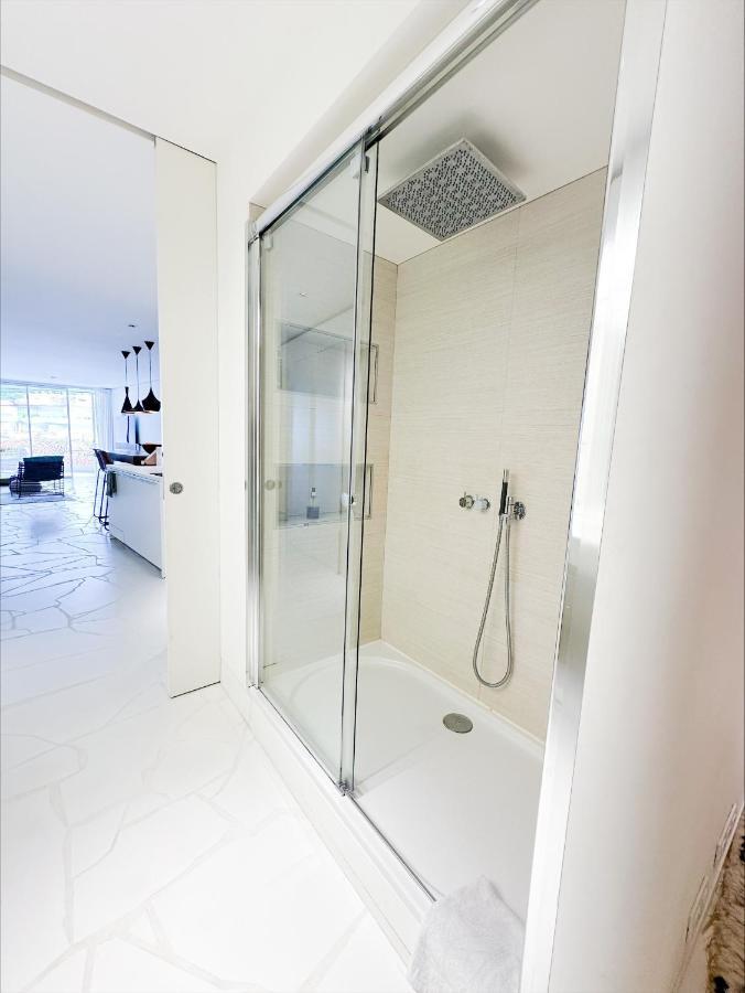 Lhv Luxury Boas *