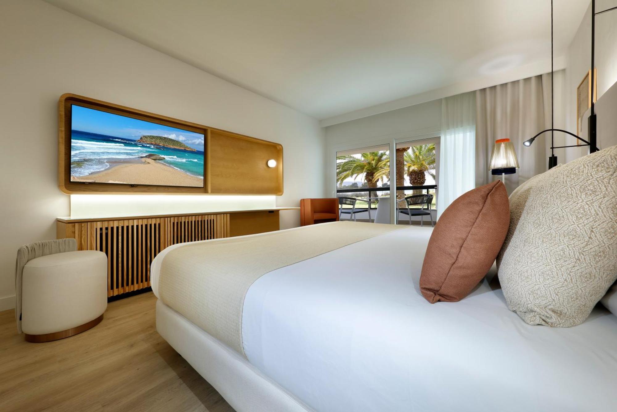Grand Palladium White Island &