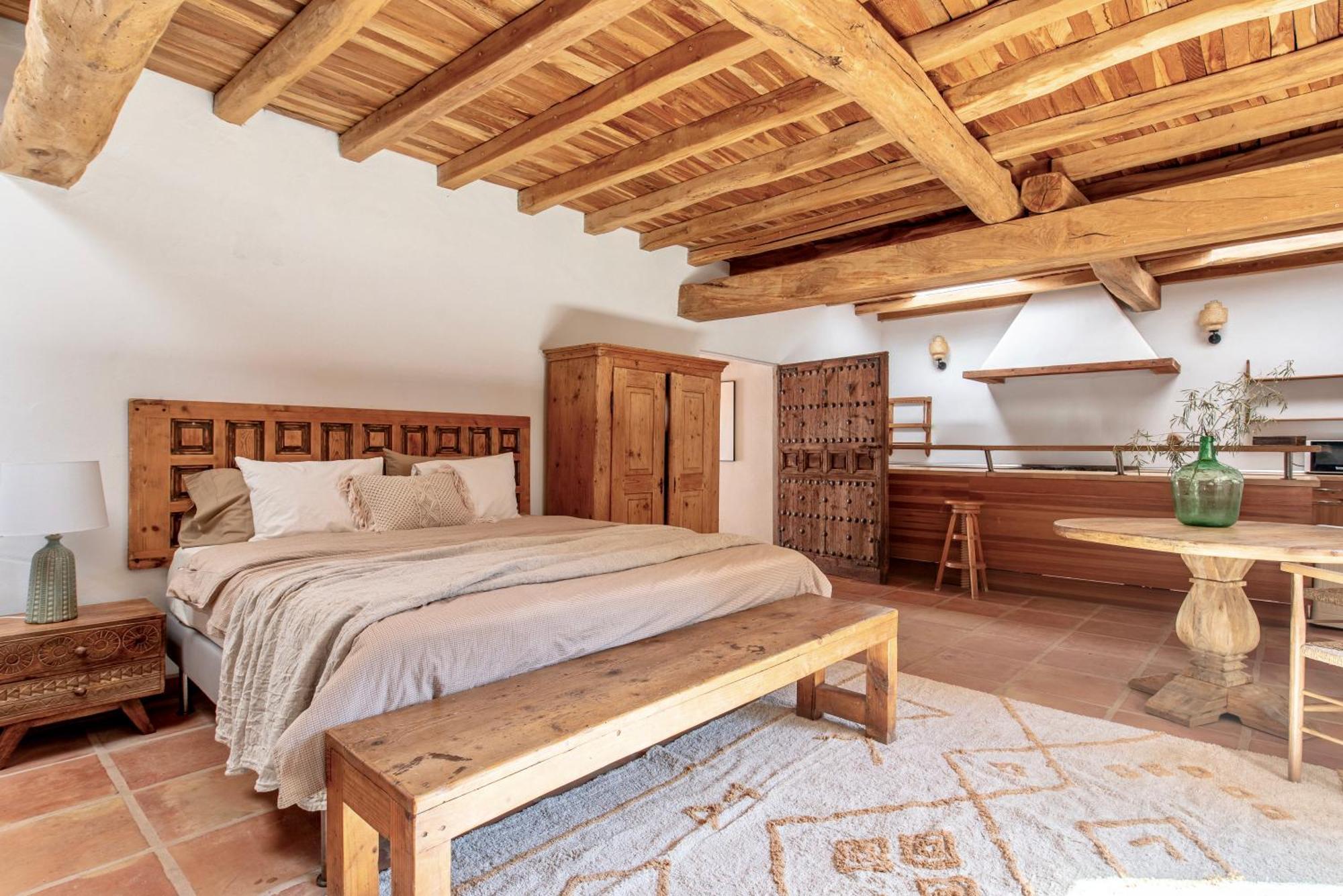 Villa Sa Tanca Ibiza Located Puig D'en Vall, 6b , Pool , Tennis Montecristo