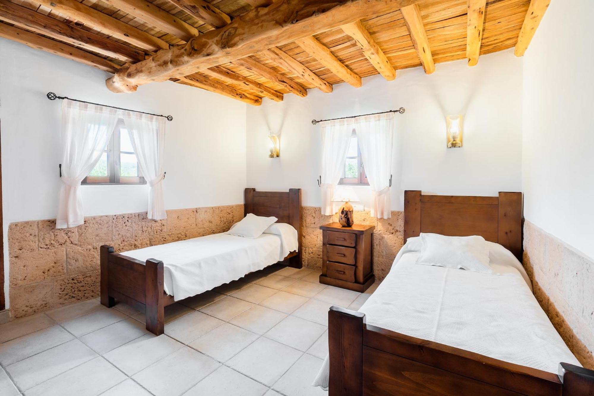 Farm stay Gall Sant Llorenc de Balafia