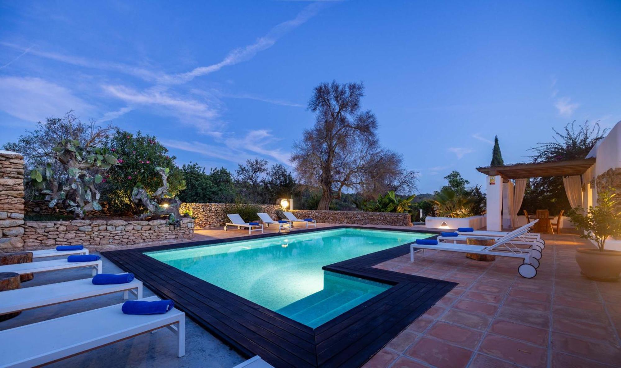 White Holiday home Sant Carles de Peralta