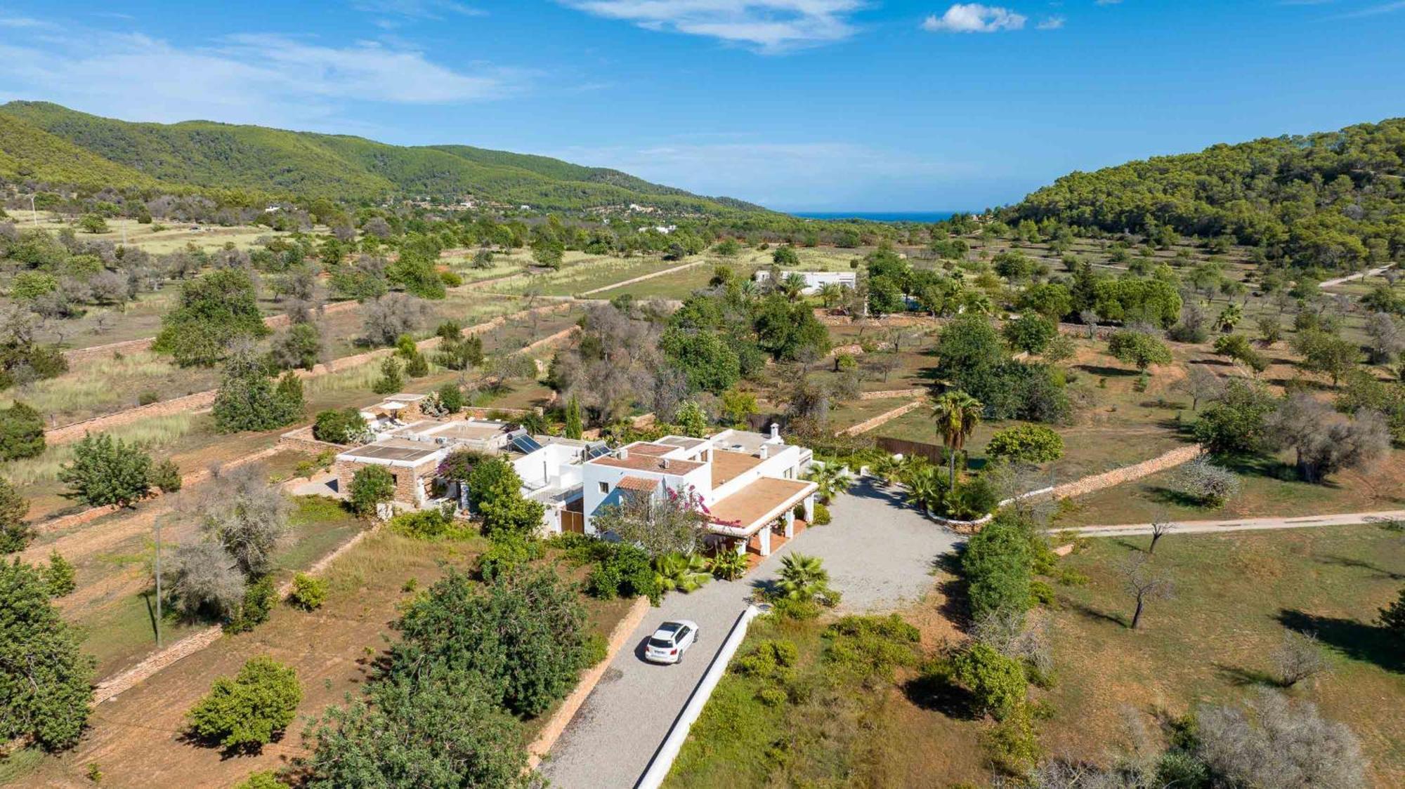 White Holiday home Sant Carles de Peralta