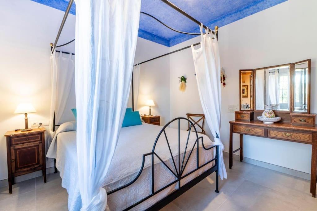 Casa Con Piscina, Jardin Y Juegos Exteriores *