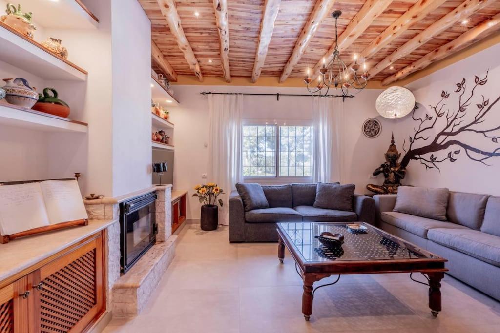 Сasa de vacaciones Casa Con Piscina, Jardin Y Juegos Exteriores Montecristo