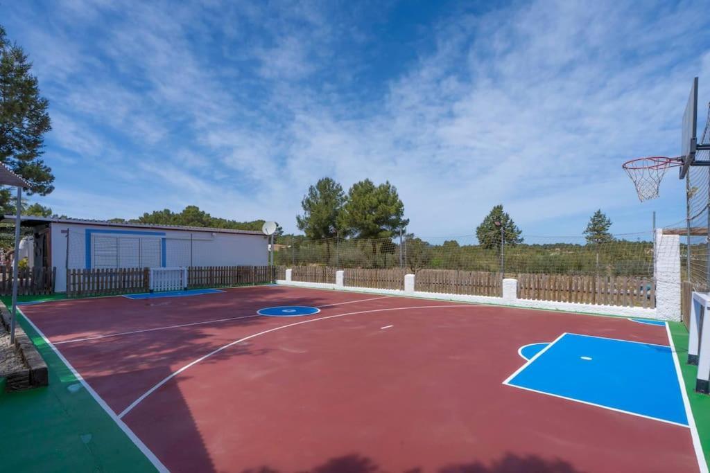 Сasa de vacaciones Casa Con Piscina, Jardin Y Juegos Exteriores