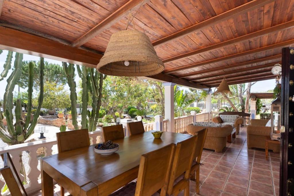 Casa Con Piscina, Jardin Y Juegos Exteriores Montecristo