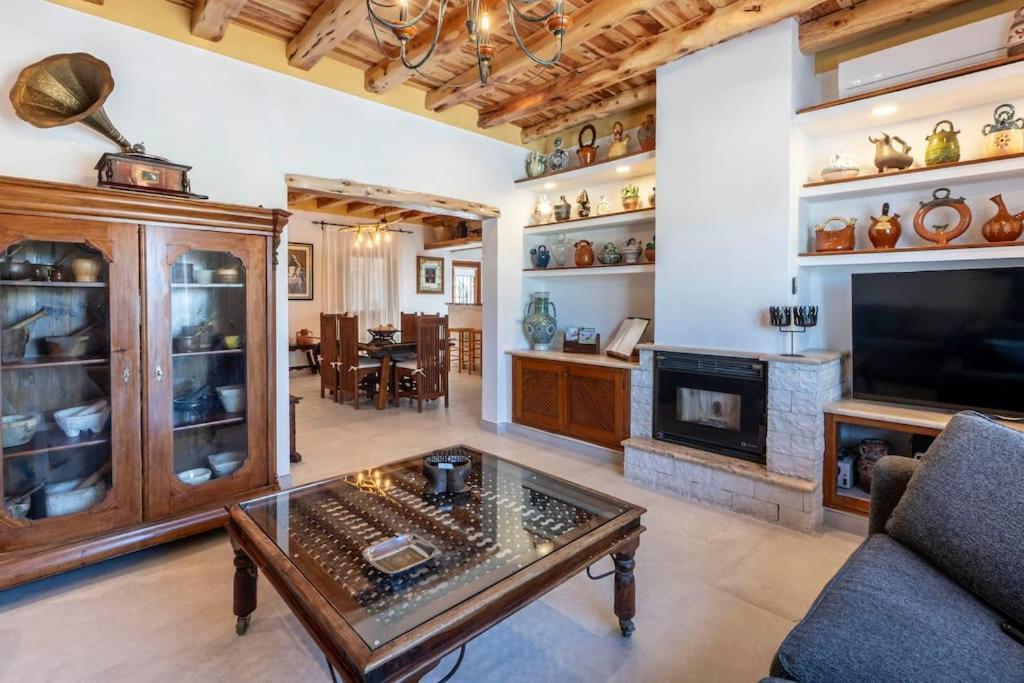 Casa Con Piscina, Jardin Y Juegos Exteriores