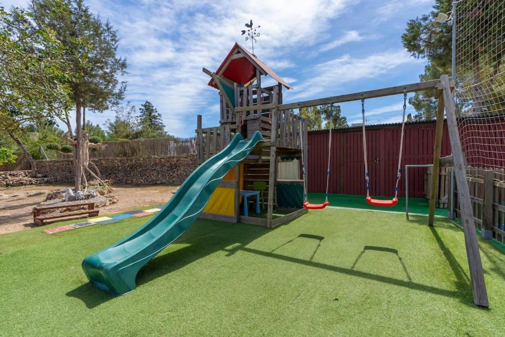Сasa de vacaciones Casa Con Piscina, Jardin Y Juegos Exteriores