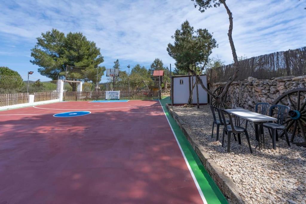Сasa de vacaciones Casa Con Piscina, Jardin Y Juegos Exteriores Montecristo