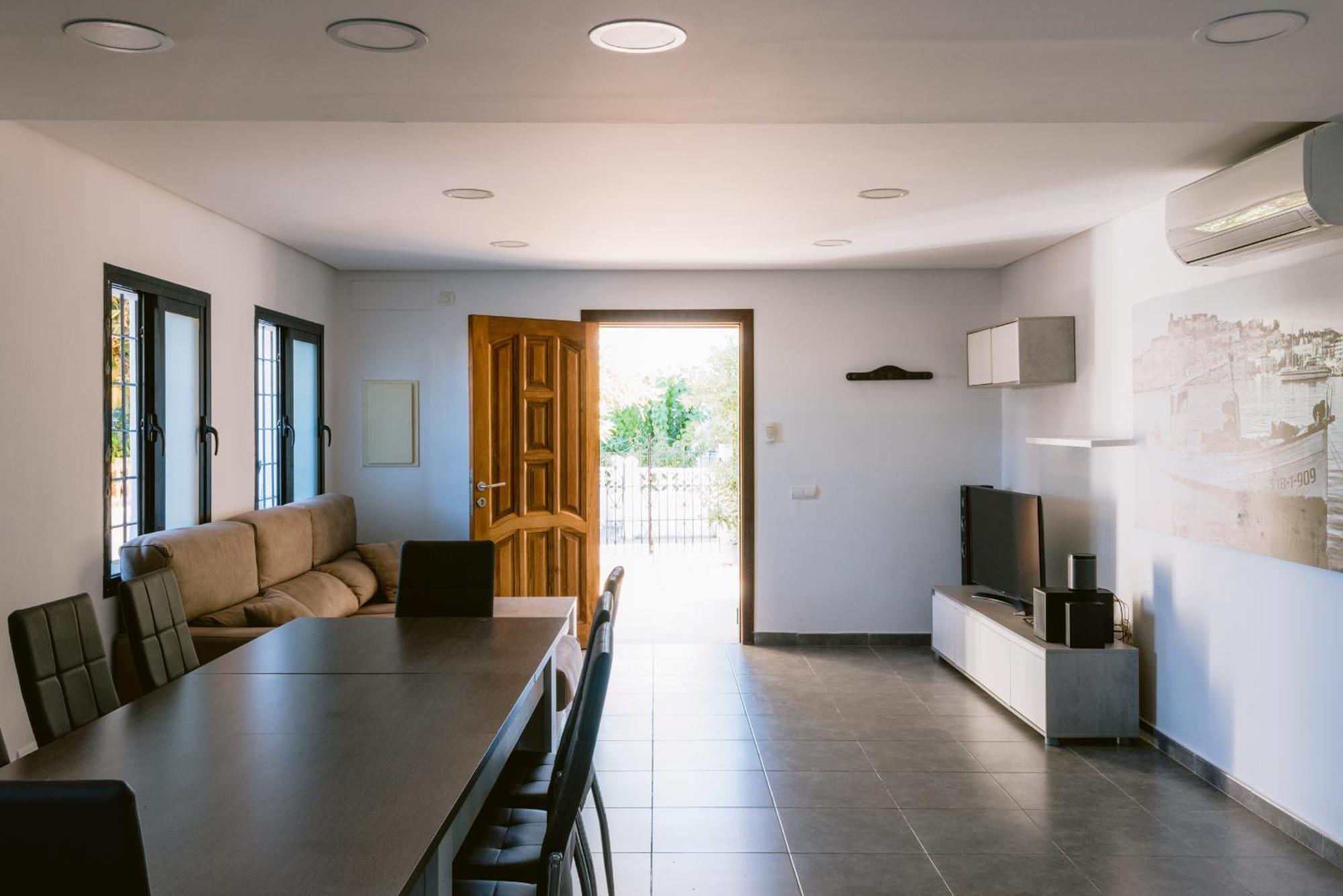 Torres Is A Great Only A 10 Minute Walk From The Centre Of Playa Den Bossa * Sant Jordi de ses Salines