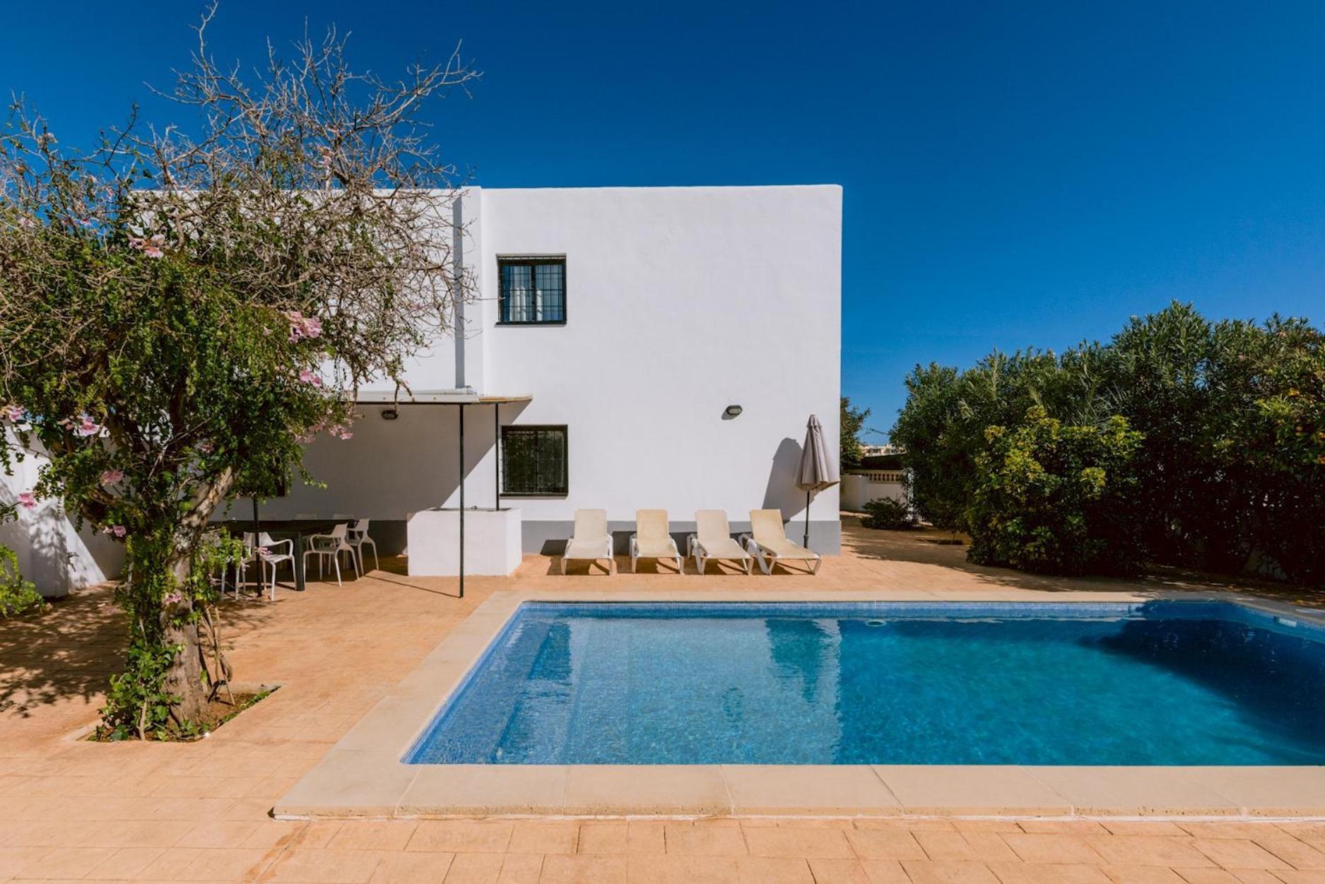 Torres Is A Great Only A 10 Minute Walk From The Centre Of Playa Den Bossa Villa