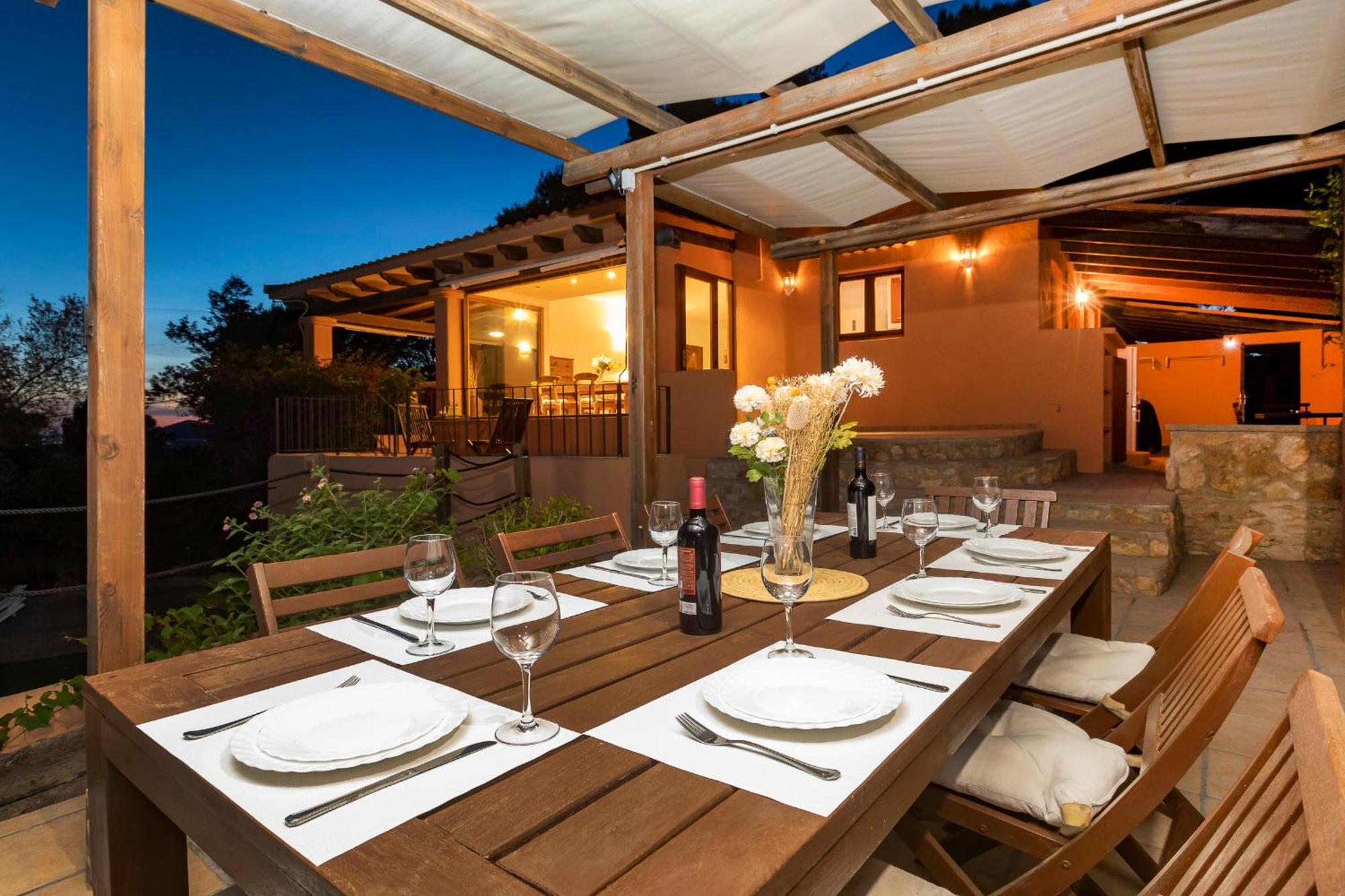 In San Rafael Sleeps 12 Villa