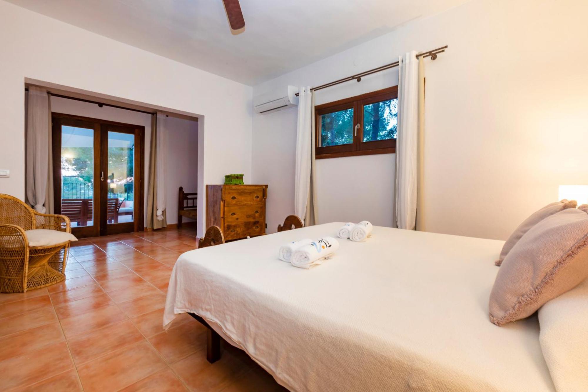 In San Rafael Sleeps 12 Villa *