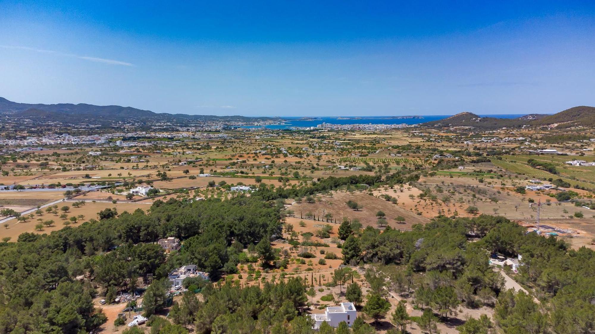 In San Rafael Sleeps 12 *
