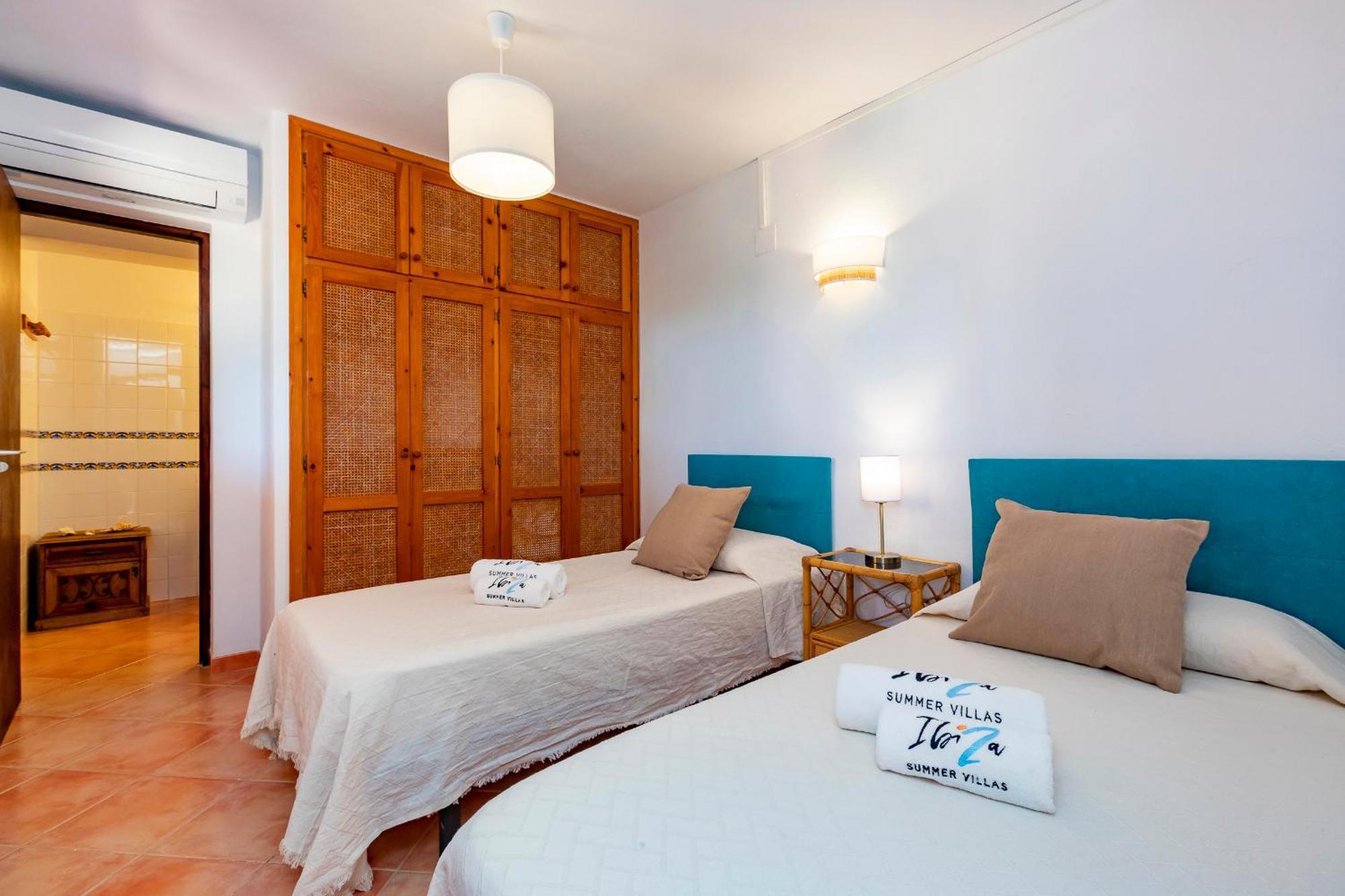 In San Rafael Sleeps 12 Villa *
