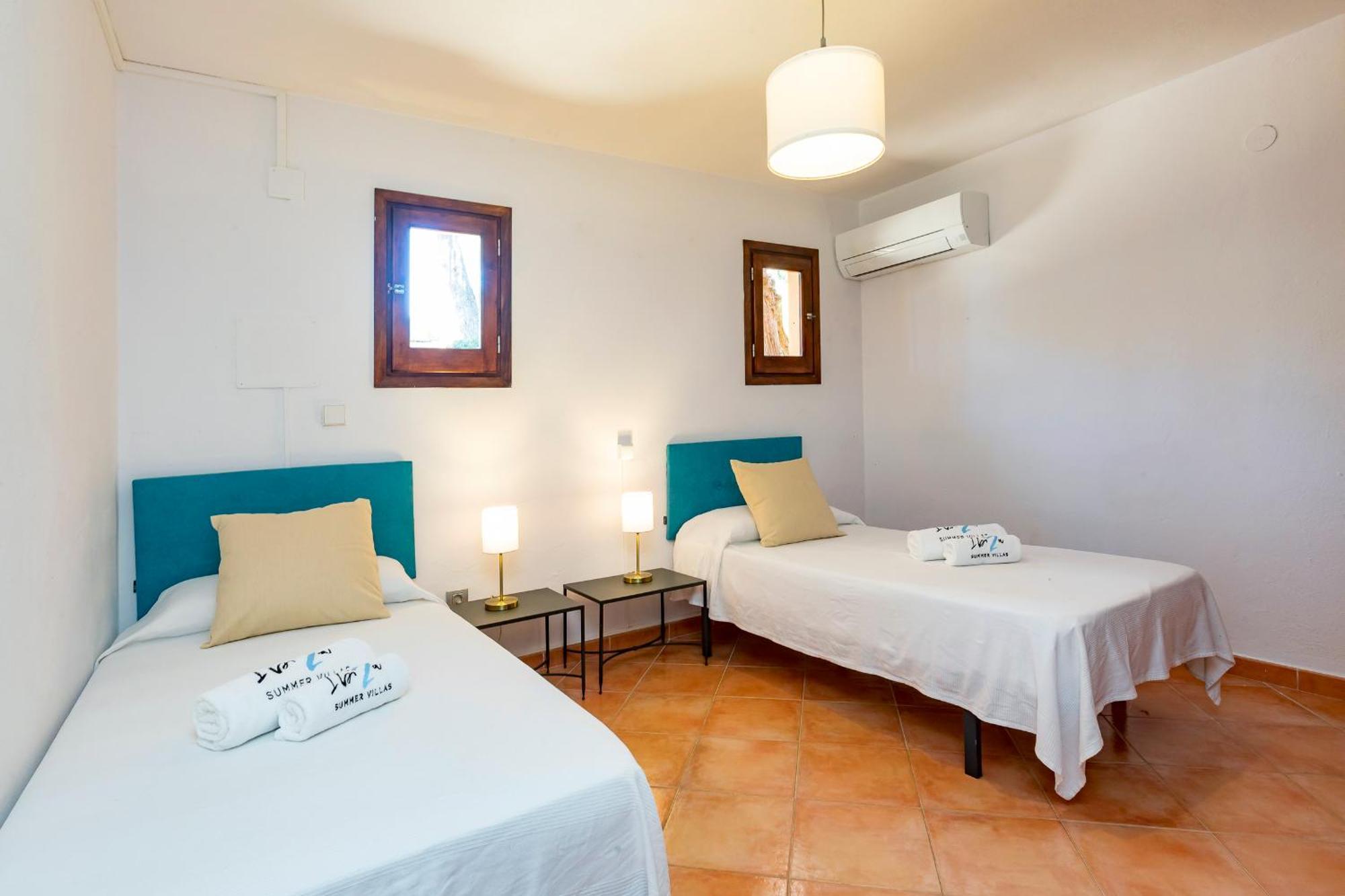 Villa In San Rafael Sleeps 12 San Antonio (Ibiza)