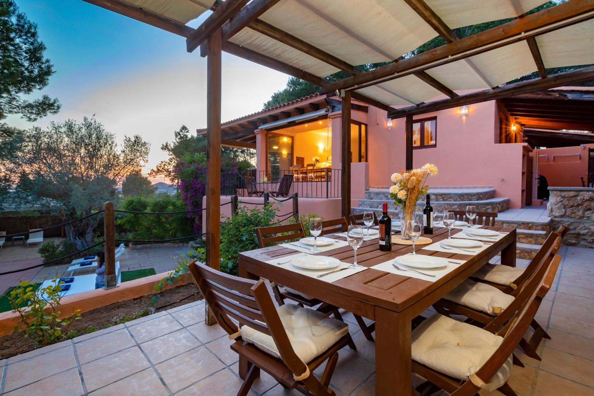 In San Rafael Sleeps 12