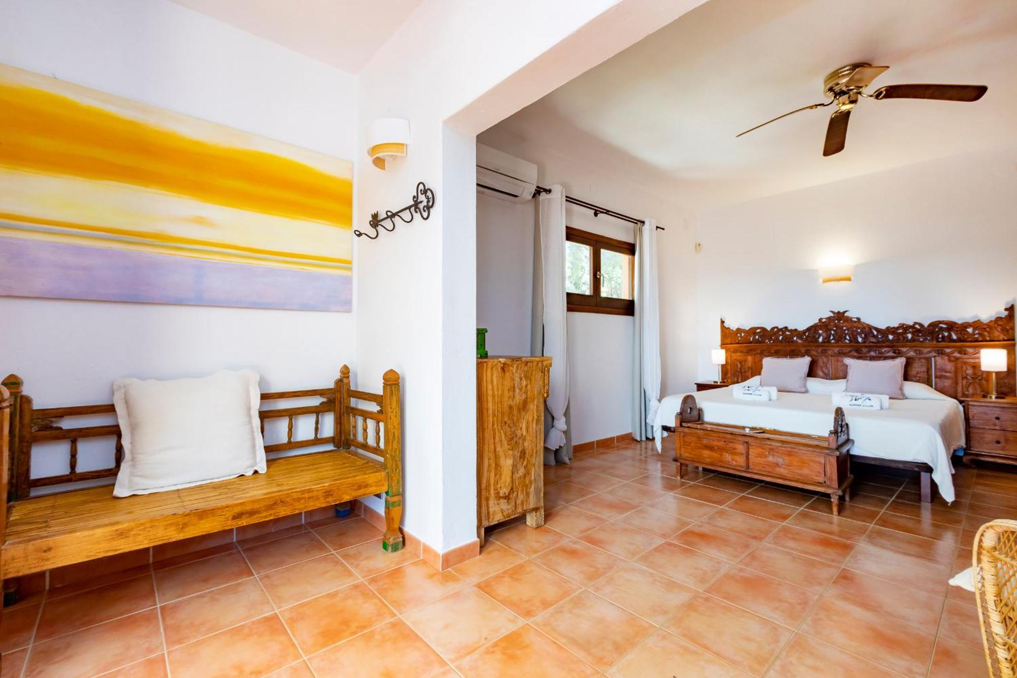 In San Rafael Sleeps 12 Villa *