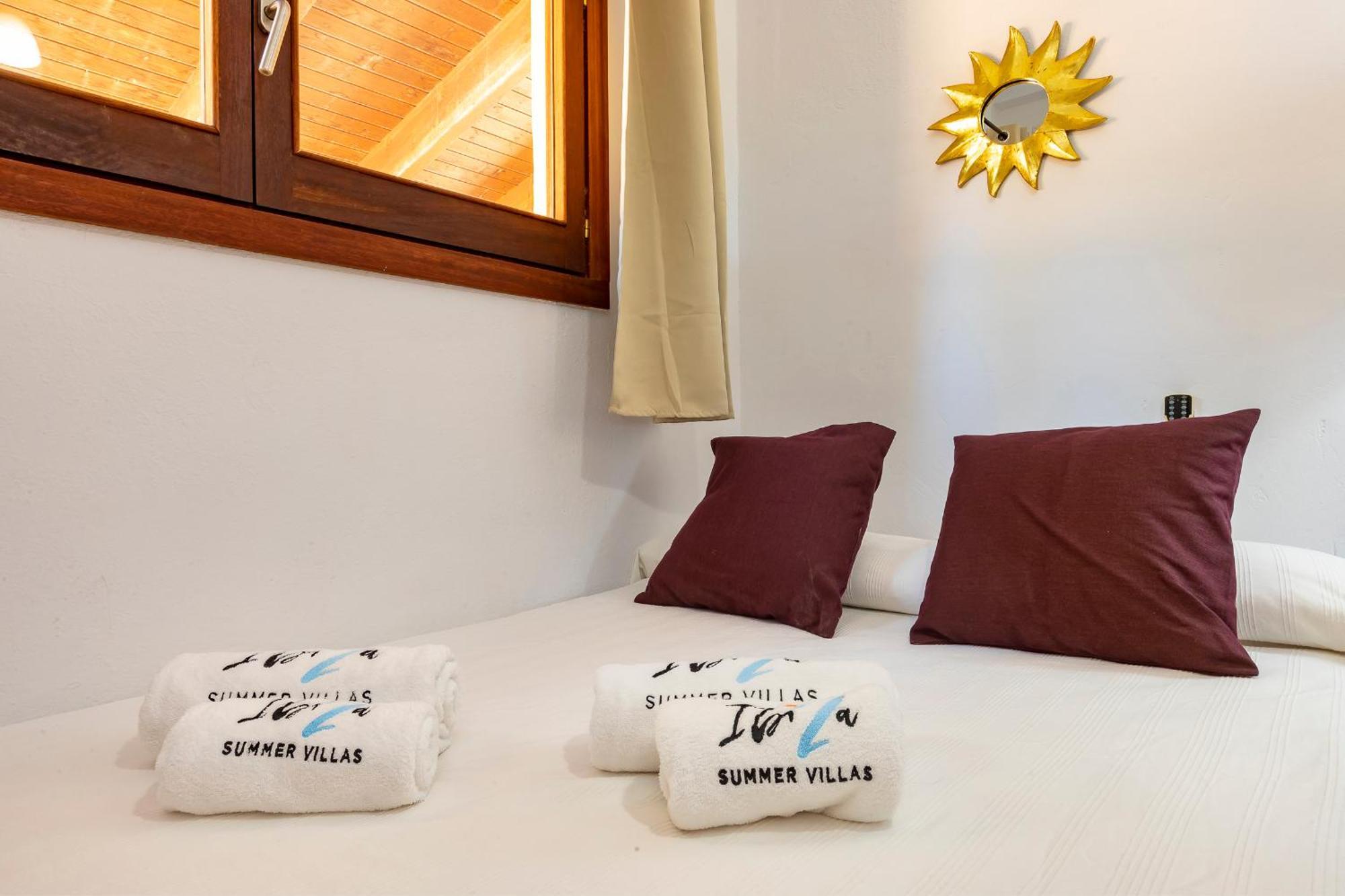 Villa In San Rafael Sleeps 12 San Antonio (Ibiza)