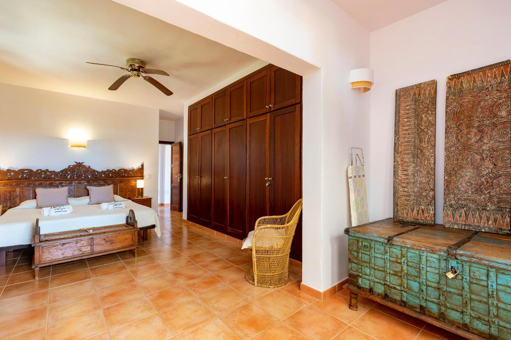 Villa In San Rafael Sleeps 12 San Antonio (Ibiza)