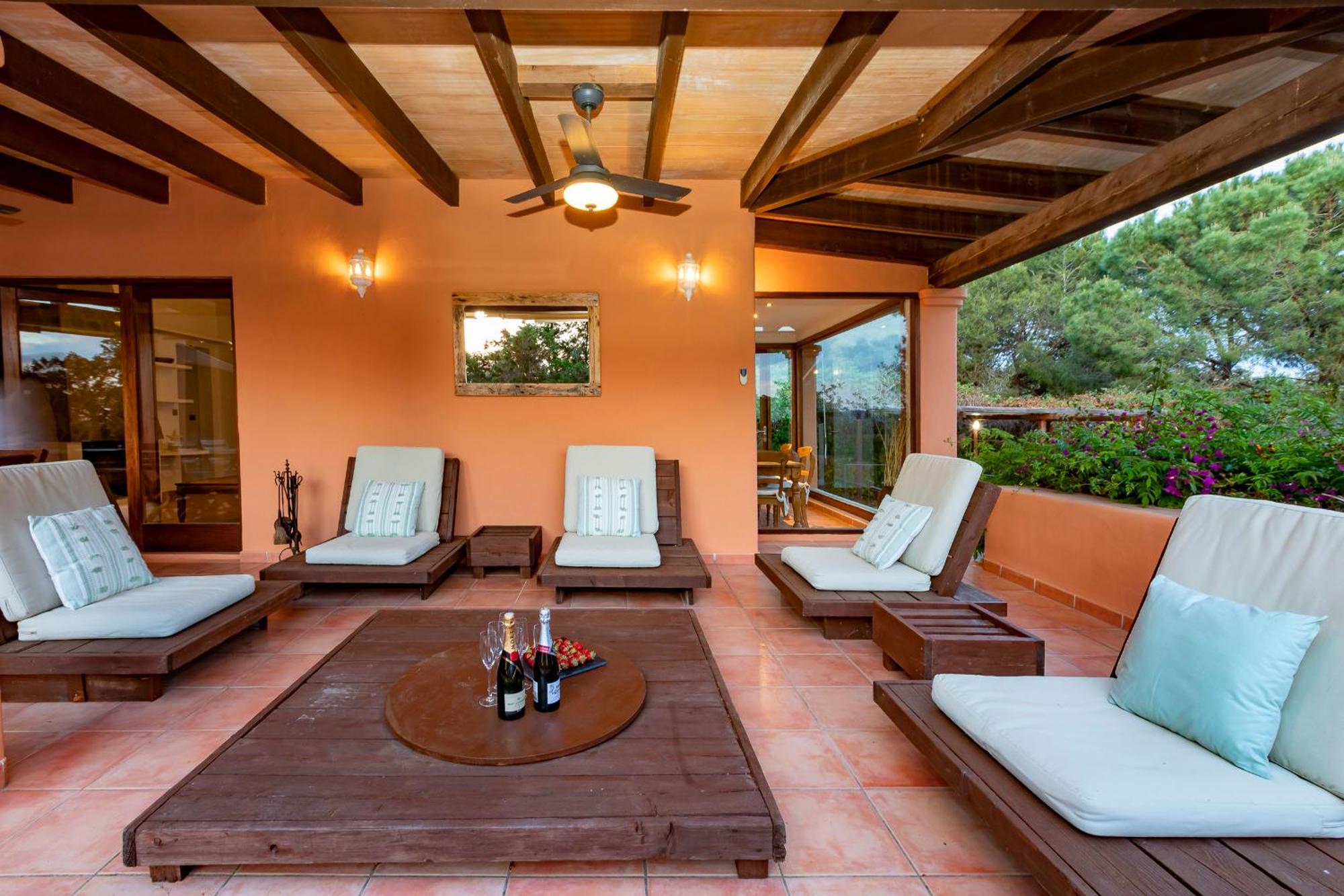 In San Rafael Sleeps 12 Villa