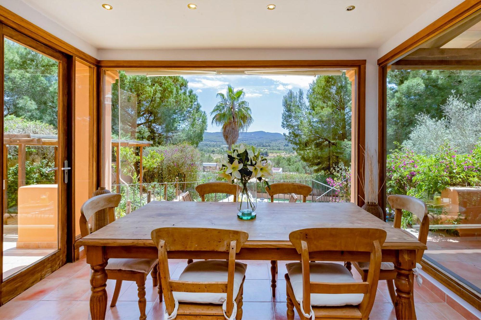 In San Rafael Sleeps 12 Villa *