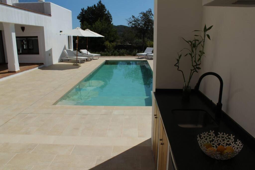 Casa Serena Con Piscina Y Jardin Ferienhaus