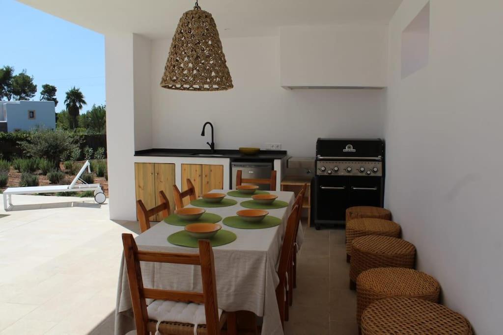 Casa Serena Con Piscina Y Jardin