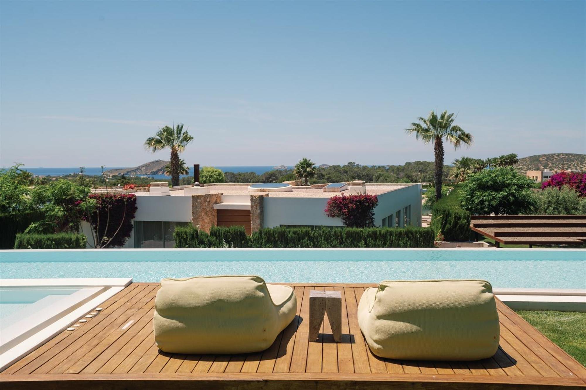 Sophie - Luxury Style & Sunset View Villa