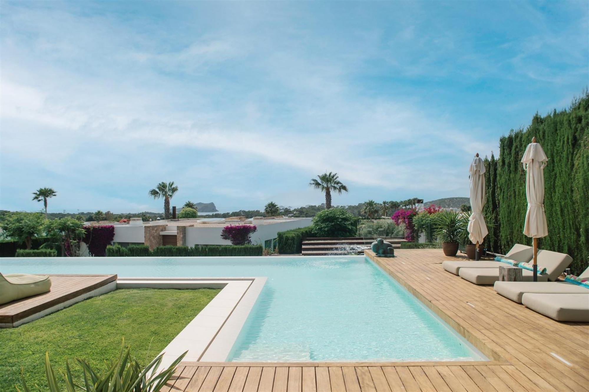 Sophie - Luxury Style & Sunset View Villa