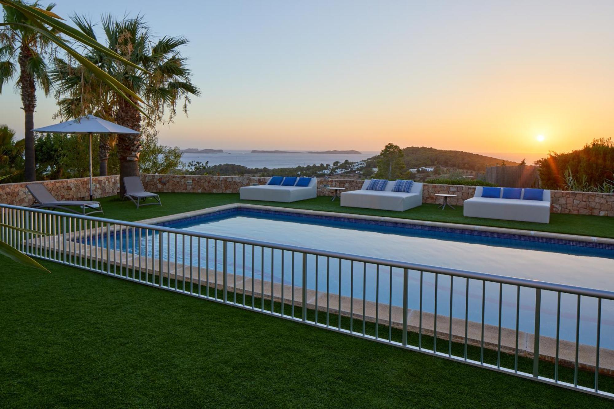 Villa Joan I - Fantastic Sunset Views And Family Friendly - *