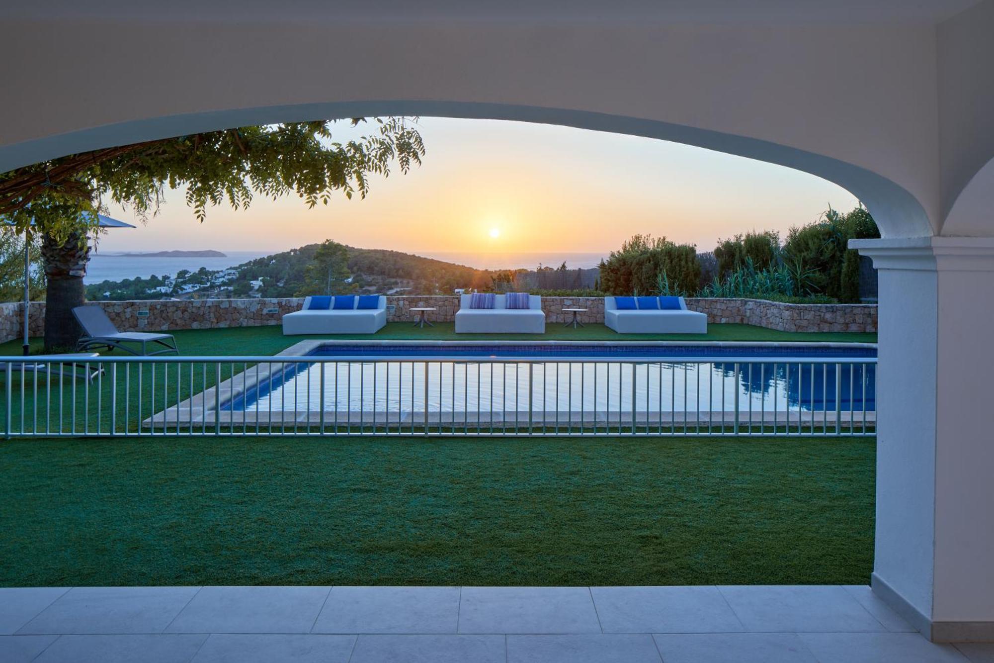 Joan I - Fantastic Sunset Views And Family Friendly - *