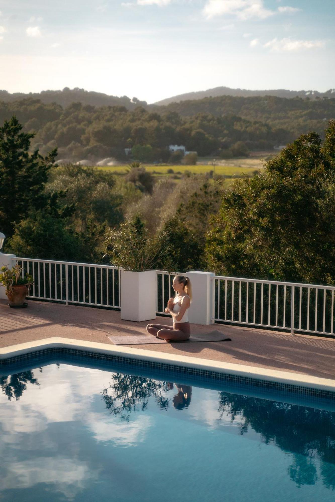 7 Bedroom With Pool - 5mins Walk To Cala Llonga - Ramon Villa *