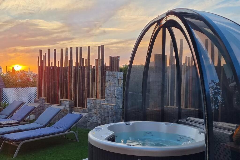 Sunset Sea View & Garden 6p Max Holiday home