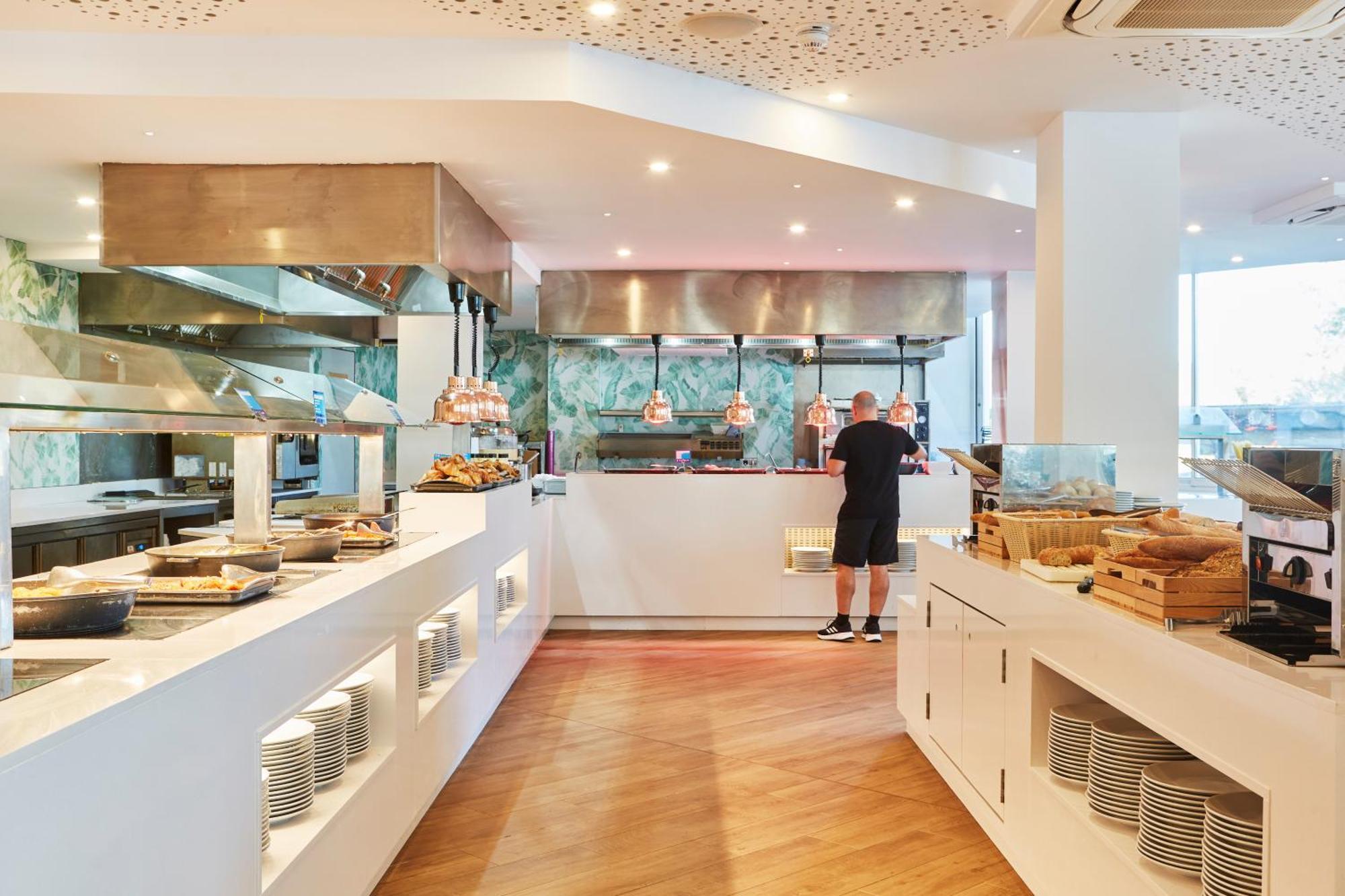 Invisa Club Cala 4* Playa Des Figueral