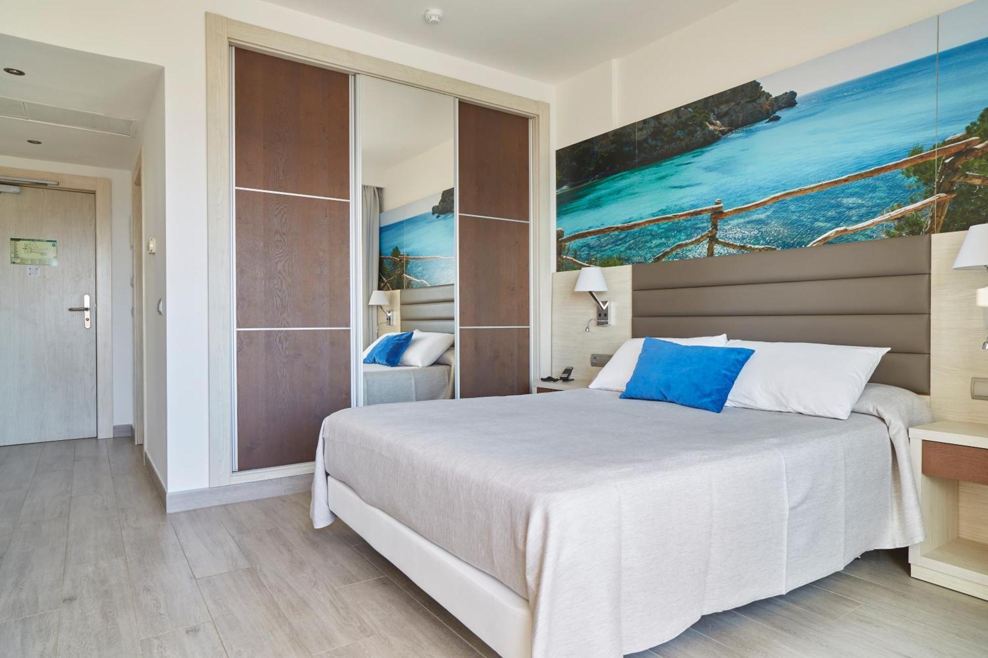 Invisa Club Cala Hotel Playa Des Figueral