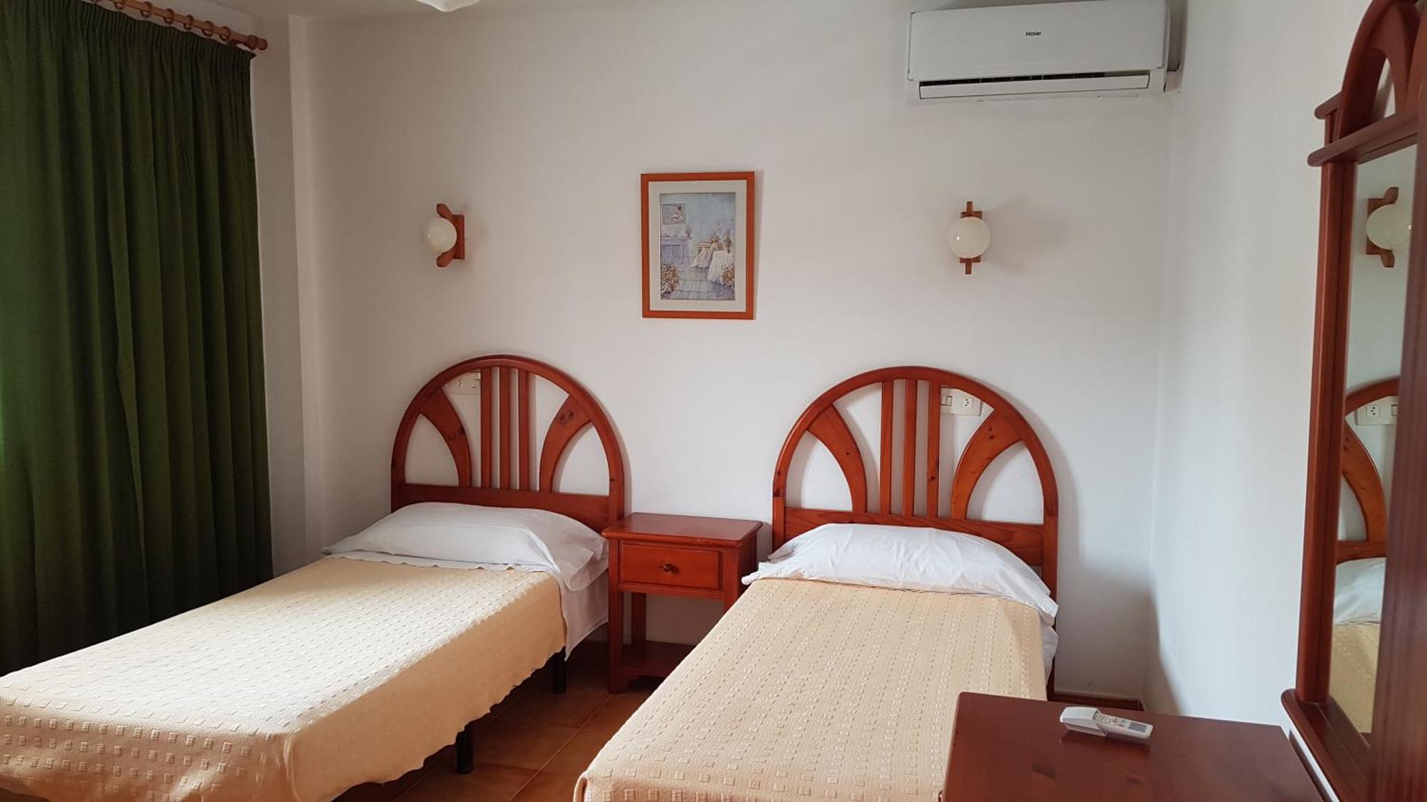Aparthotel Vista Al Puerto San Antonio (Ibiza)