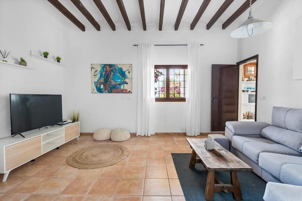 Villa 8 Guests Large Near Bossa Beaches & Airport *